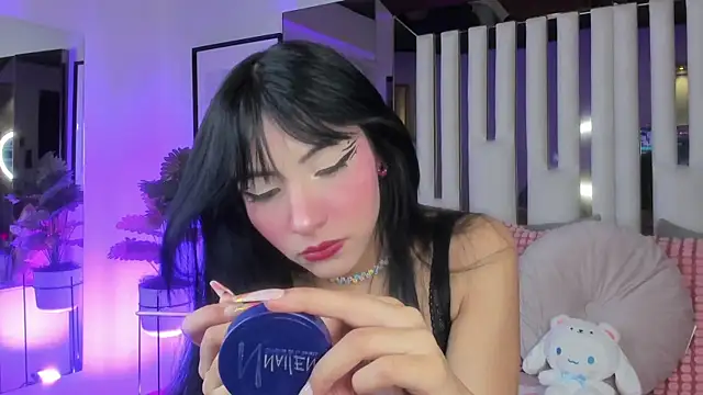 Kitty Eliffe online show from October 4, 2025, 9:49 pm