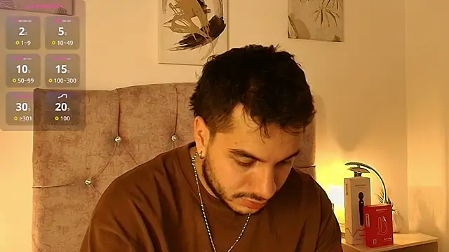 Snapshot of Amadeo_Wild chatting on April 19, 2026, 4:02 am Amadeo Wild online show from April 19, 2026, 4:02 am