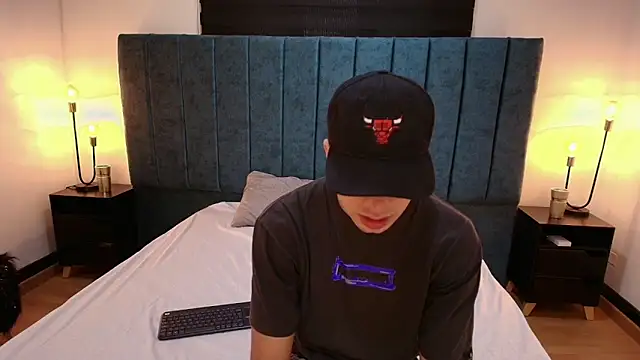 Amadeo Wild online show from December 29, 2024, 4:40 pm