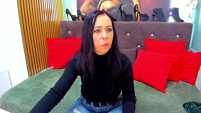 LauraSin online show from February 18, 2026, 7:21 pm