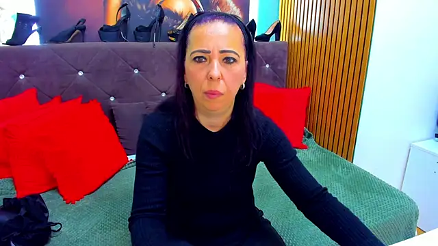 LauraSin online show from May 1, 2026, 3:33 am