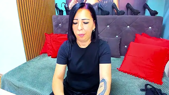 LauraSin online show from July 16, 2026, 3:25 am