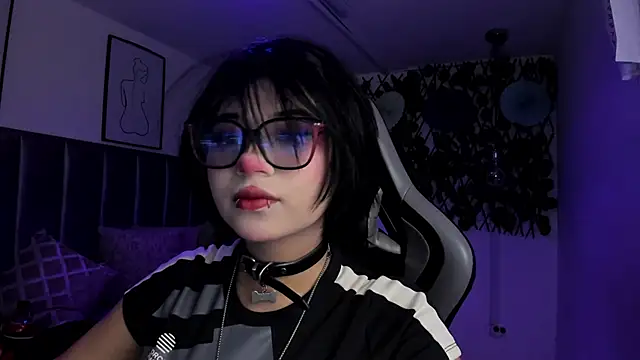 Snapshot of Kitty_Gang chatting on June 17, 2026, 1:27 am Kitty Gang online show from June 17, 2026, 1:27 am