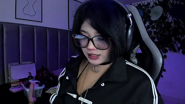 Kitty Gang online show from July 7, 2026, 6:47 am