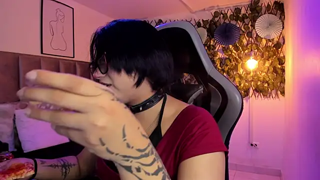 Kitty Gang online show from April 28, 2026, 2:27 am