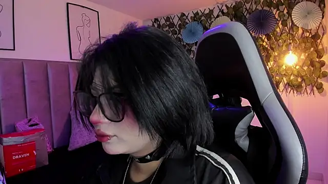 Kitty Gang online show from August 6, 2026, 12:38 am