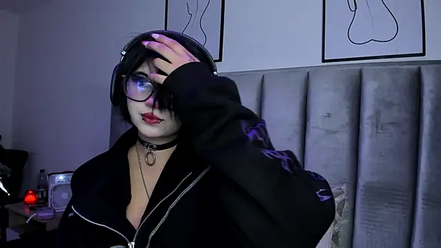 Kitty Gang online show from June 25, 2026, 5:12 am