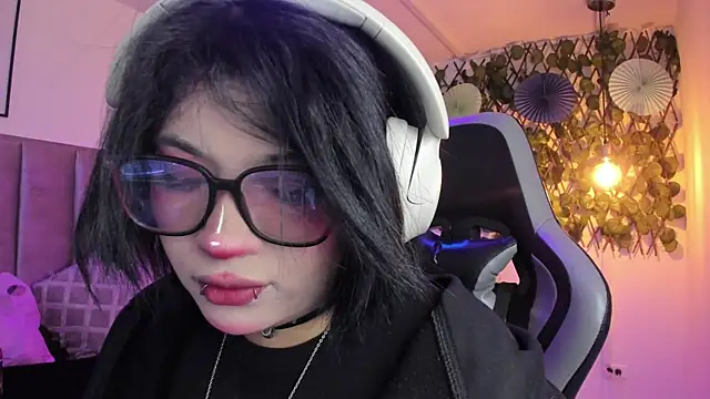 Kitty Gang online show from August 5, 2026, 1:21 am
