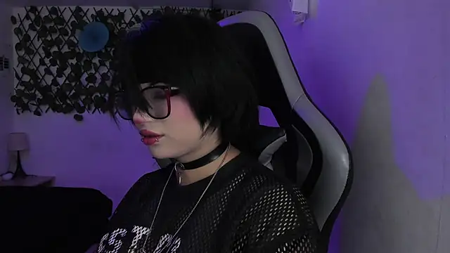 Snapshot of Kitty_Gang chatting on June 13, 2026, 12:52 am Kitty Gang online show from June 13, 2026, 12:52 am