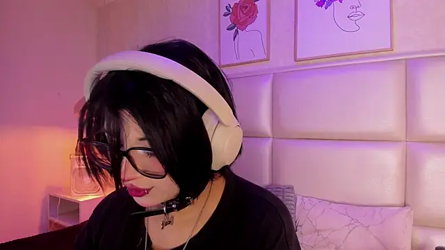 Kitty Gang online show from July 17, 2026, 12:52 am