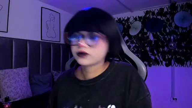 Kitty Gang online show from April 29, 2026, 1:54 am