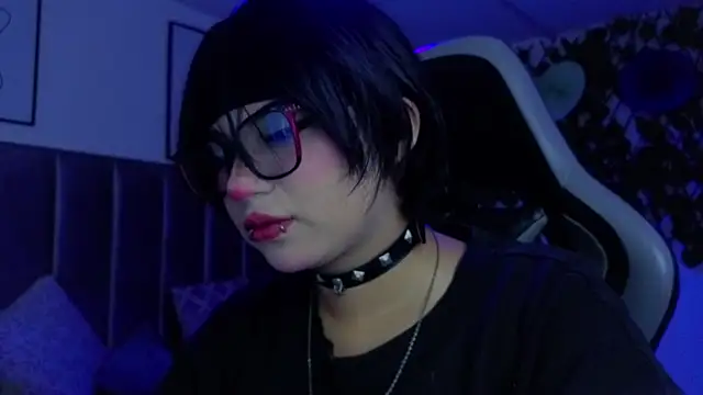 Kitty Gang online show from May 6, 2026, 1:42 am