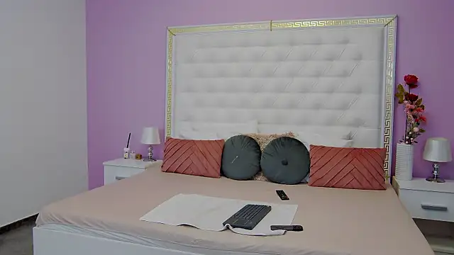 Lenna Paul online show from March 19, 2025, 4:47 am