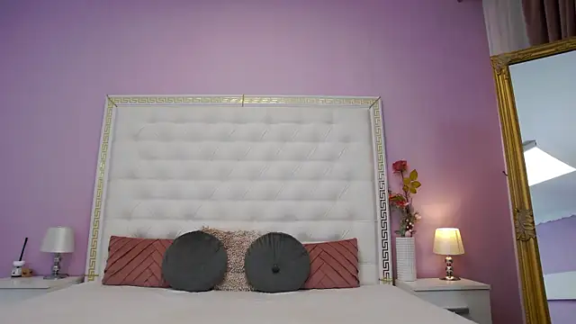 Lenna Paul online show from December 23, 2025, 4:12 am