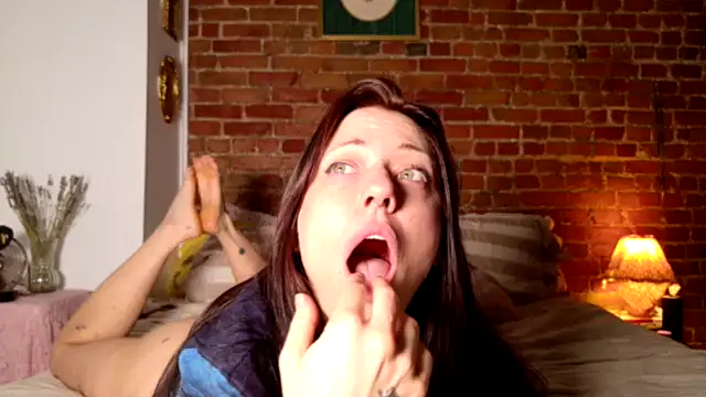 MaeDaybaby online show from November 26, 2025, 2:28 pm