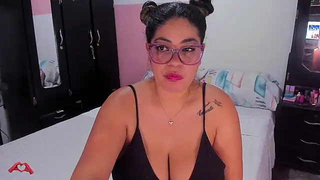 Snapshot of laris_park chatting on November 8, 2025, 12:47 am laris park online show from November 8, 2025, 12:47 am