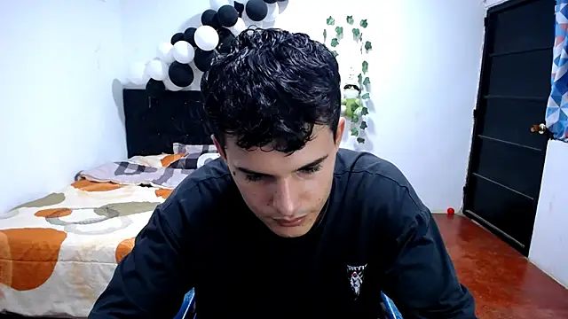 freddy romas online show from November 17, 2025, 2:10 pm