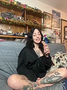 BrisenLeStrange online show from March 30, 2026, 7:04 pm