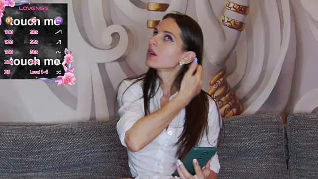 hailey peach online show from April 22, 2026, 5:09 pm