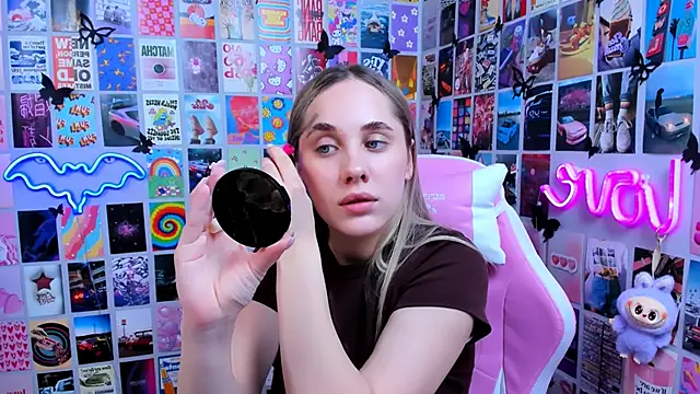 Snapshot of MiaMilas chatting on March 27, 2026, 4:08 pm MiaMilas online show from March 27, 2026, 4:08 pm