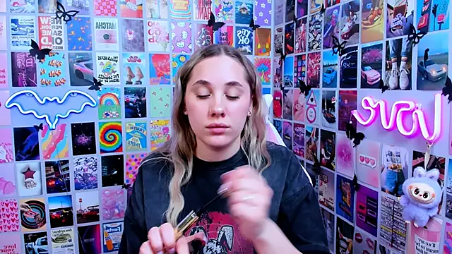 Snapshot of MiaMilas chatting on March 25, 2026, 1:21 pm MiaMilas online show from March 25, 2026, 1:21 pm