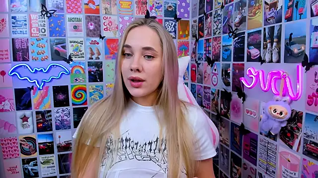 Snapshot of MiaMilas chatting on December 19, 2025, 3:03 pm MiaMilas online show from December 19, 2025, 3:03 pm