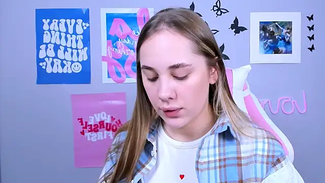 Snapshot of MiaMilas chatting on December 16, 2024, 4:13 am MiaMilas online show from December 16, 2024, 4:13 am