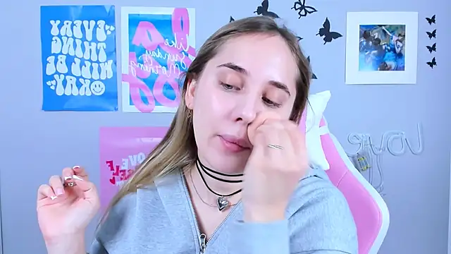 Snapshot of MiaMilas chatting on January 6, 2025, 4:36 am MiaMilas online show from January 6, 2025, 4:36 am