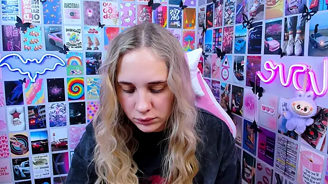 Snapshot of MiaMilas chatting on January 7, 2026, 12:32 pm MiaMilas online show from January 7, 2026, 12:32 pm