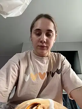 Snapshot of MiaMilas chatting on April 2, 2026, 2:35 pm MiaMilas online show from April 2, 2026, 2:35 pm