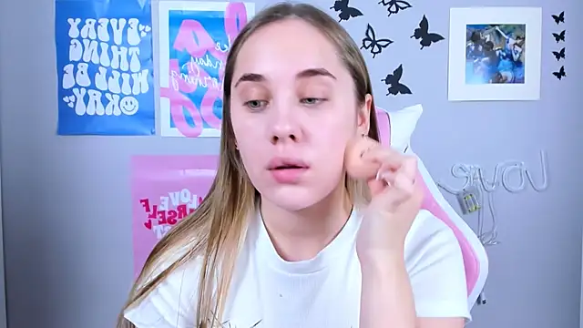 Snapshot of MiaMilas chatting on December 26, 2024, 5:04 am MiaMilas online show from December 26, 2024, 5:04 am