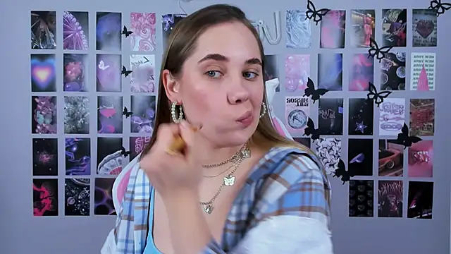 Snapshot of MiaMilas chatting on February 20, 2025, 8:17 am MiaMilas online show from February 20, 2025, 8:17 am