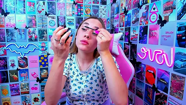 Snapshot of MiaMilas chatting on October 2, 2025, 4:10 pm MiaMilas online show from October 2, 2025, 4:10 pm