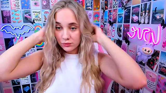 Snapshot of MiaMilas chatting on December 16, 2025, 2:10 pm MiaMilas online show from December 16, 2025, 2:10 pm