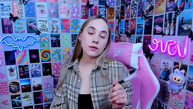 Snapshot of MiaMilas chatting on February 25, 2026, 3:56 pm MiaMilas online show from February 25, 2026, 3:56 pm