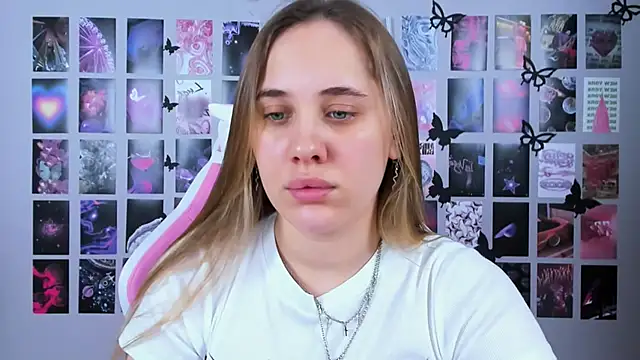 Snapshot of MiaMilas chatting on February 12, 2025, 4:54 am MiaMilas online show from February 12, 2025, 4:54 am