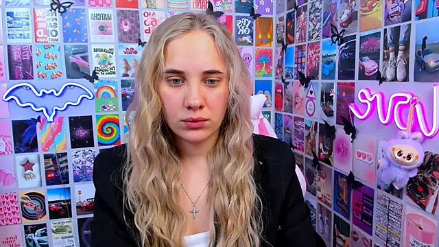 Snapshot of MiaMilas chatting on December 18, 2025, 3:05 pm MiaMilas online show from December 18, 2025, 3:05 pm