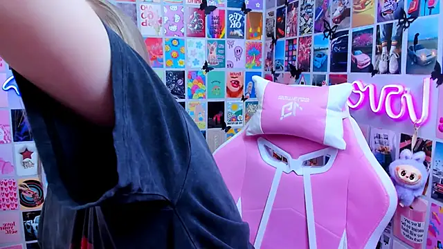 Snapshot of MiaMilas chatting on March 17, 2026, 2:53 pm MiaMilas online show from March 17, 2026, 2:53 pm