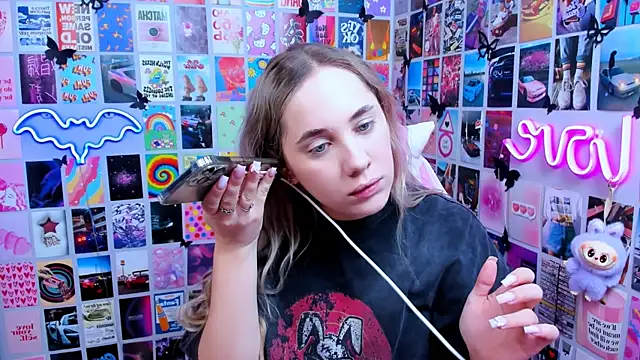 Snapshot of MiaMilas chatting on March 19, 2026, 3:45 pm MiaMilas online show from March 19, 2026, 3:45 pm