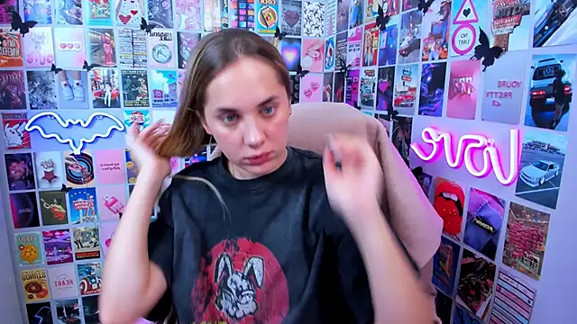 Snapshot of MiaMilas chatting on October 7, 2025, 4:13 am MiaMilas online show from October 7, 2025, 4:13 am