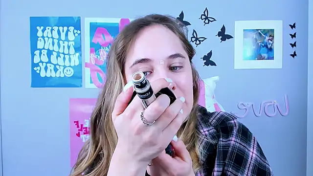 Snapshot of MiaMilas chatting on February 4, 2025, 5:42 am MiaMilas online show from February 4, 2025, 5:42 am