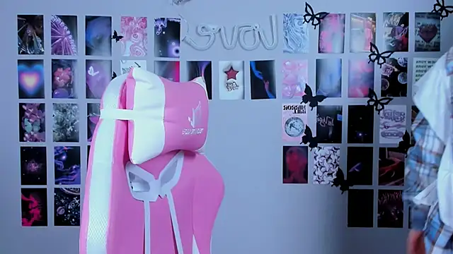 Snapshot of MiaMilas chatting on February 13, 2025, 6:20 am MiaMilas online show from February 13, 2025, 6:20 am