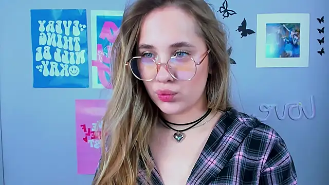 Snapshot of MiaMilas chatting on February 4, 2025, 8:46 am MiaMilas online show from February 4, 2025, 8:46 am