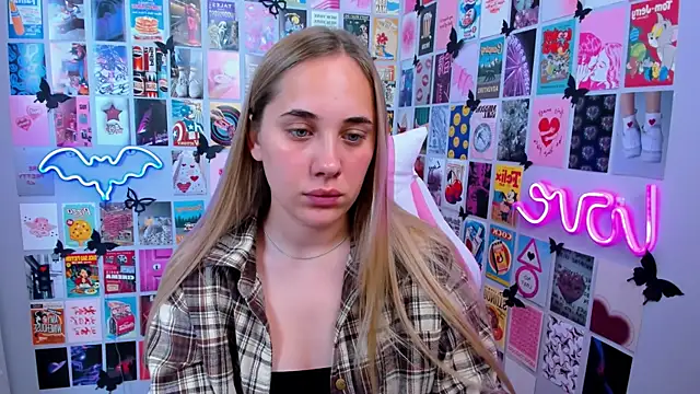 Snapshot of MiaMilas chatting on September 9, 2025, 4:27 pm MiaMilas online show from September 9, 2025, 4:27 pm