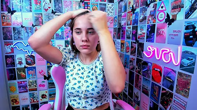 Snapshot of MiaMilas chatting on October 6, 2025, 8:59 am MiaMilas online show from October 6, 2025, 8:59 am