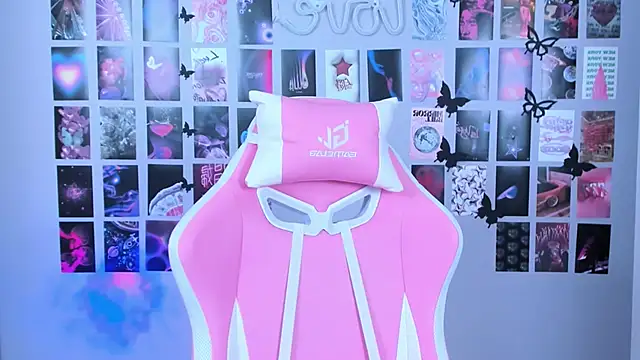 Snapshot of MiaMilas chatting on March 3, 2025, 8:41 am MiaMilas online show from March 3, 2025, 8:41 am