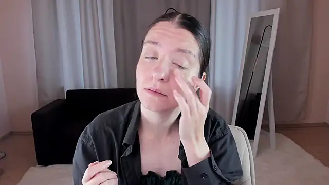 helentasty online show from September 24, 2025, 2:18 am