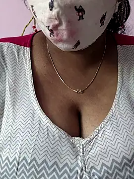 mallu-sumi online show from November 19, 2025, 8:03 am