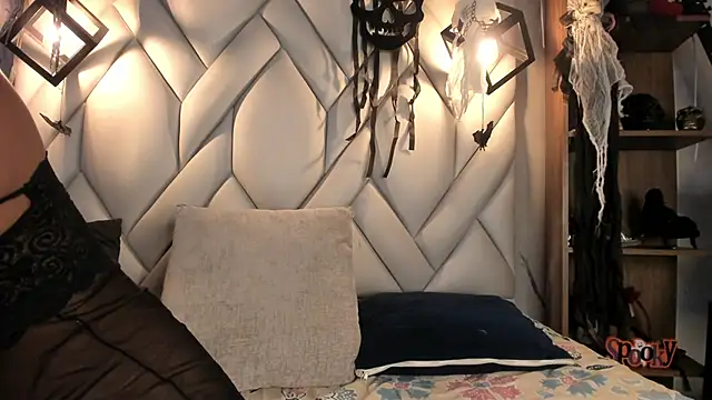 kristakinnky online show from October 20, 2025, 2:28 pm