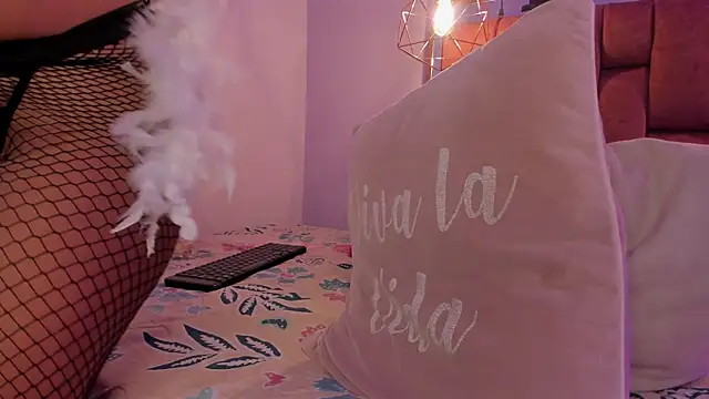 kristakinnky online show from October 16, 2025, 1:52 pm